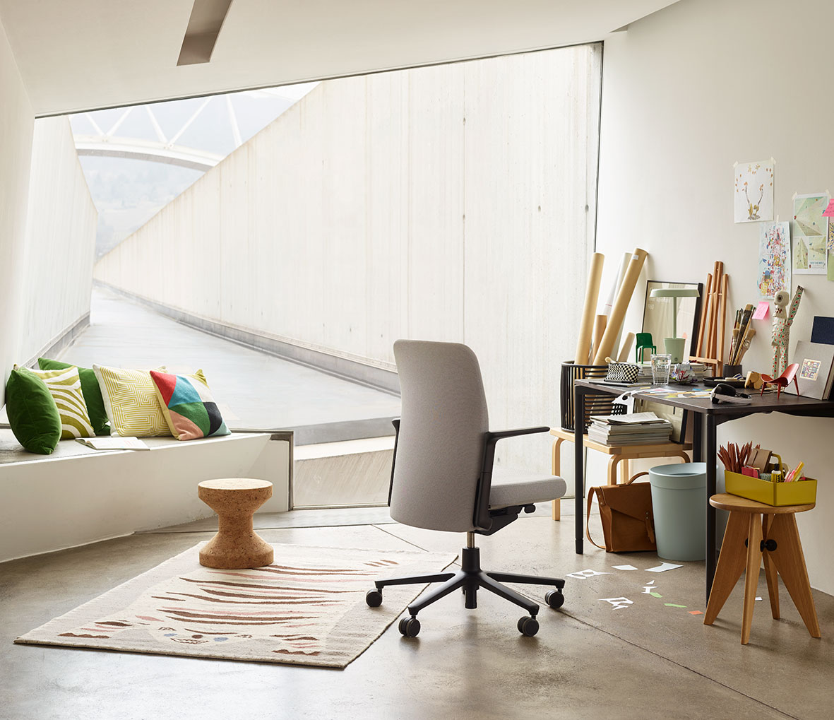 [11. De Pacific Chair van Edward Barber en Jay Osgerby: een toonbeeld van inherente rust en kalmteVitrapoint